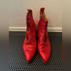 Vero Cuoio Shiny Red Ankle Booties
